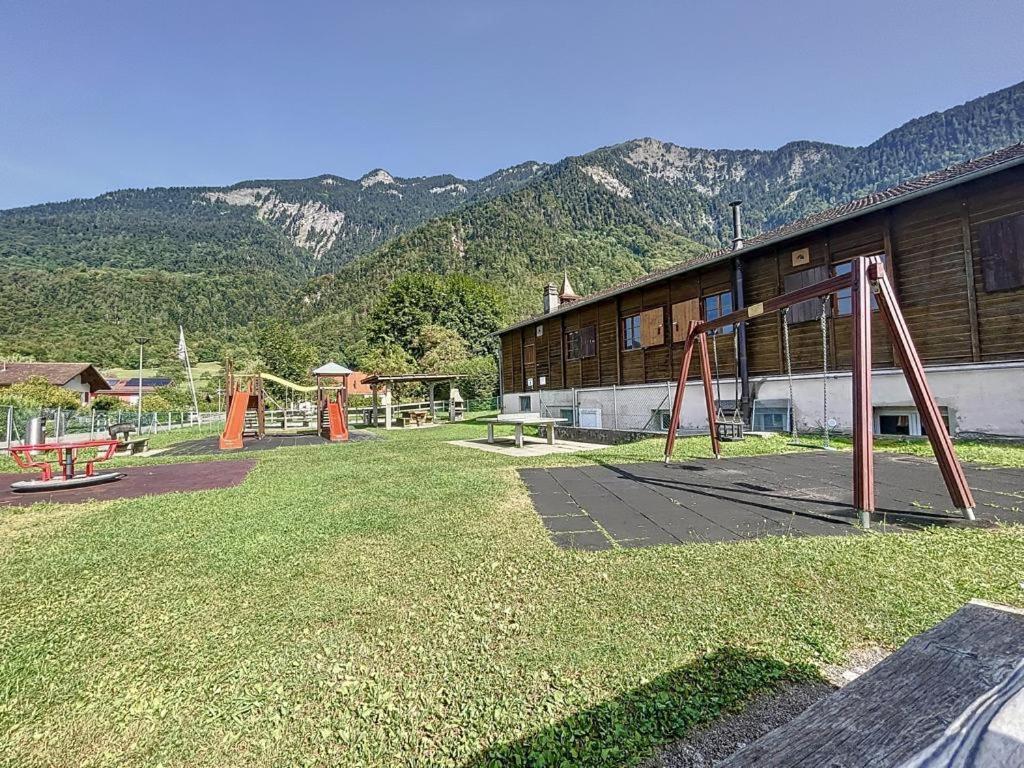 Appartement Moderne Avec Terrasse Et Piscine A Chatel Sur Bex Exterior photo