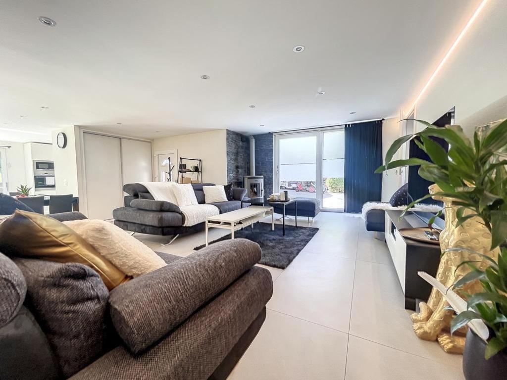 Appartement Moderne Avec Terrasse Et Piscine A Chatel Sur Bex Exterior photo